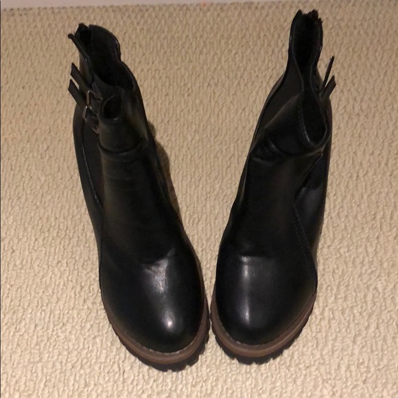 Stylish high heels boots - Picture 2 of 12